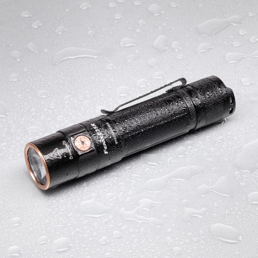 Fenix LED Taschenlampe E35R 3100 Lumen schwarz inkl. Grtelclip, USB-C Ladekabel und Handschlaufe Bild 2