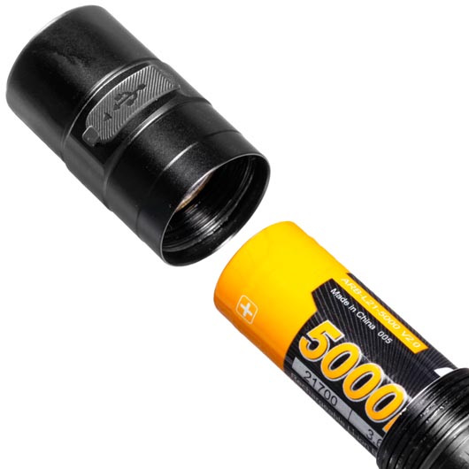 Fenix LED Taschenlampe E35R 3100 Lumen schwarz inkl. Grtelclip, USB-C Ladekabel und Handschlaufe Bild 7