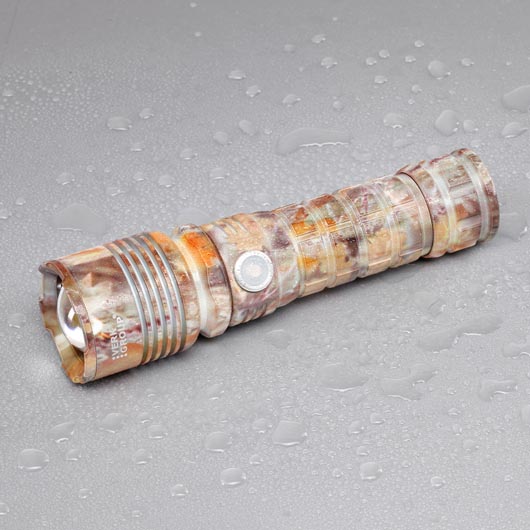 Bailong LED-Taschenlampe XHP160 mit Zoom, Strobe camouflage inkl. Akku, USB-Ladekabel und Lanyard Bild 2