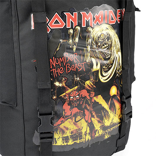 Brandit Iron Maiden Festival Rucksack Set 40 Liter schwarz inkl. Poncho, Sitzmatte, Raincover, Schlsselanhnger, Flaschenffner Bild 2