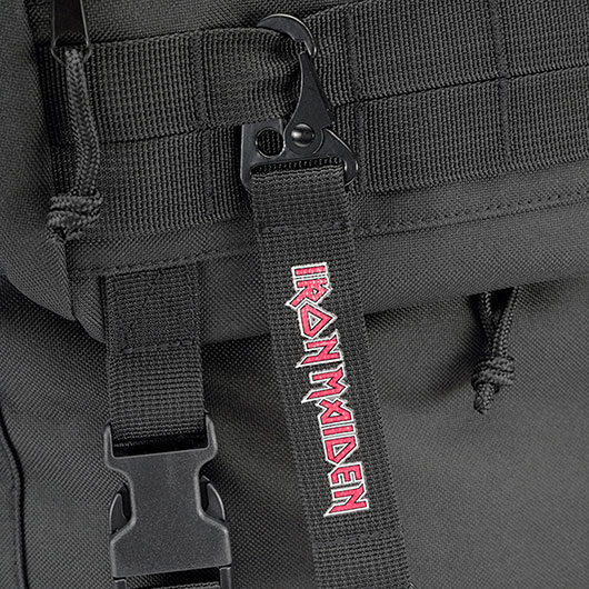 Brandit Iron Maiden Festival Rucksack Set 40 Liter schwarz inkl. Poncho, Sitzmatte, Raincover, Schlsselanhnger, Flaschenffner Bild 7