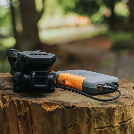 BioLite Powerbank Charge 100 Max 25.000 mAh grau/orange Bild 6