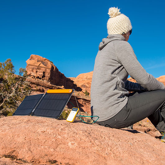 BioLite Solarpanel 10+ orange 10 Watt mit 3200 mAh Akku Bild 4