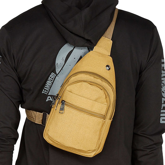 Kleine Schultertasche mit Trageriemen und mehreren Staufchern coyote Bild 4