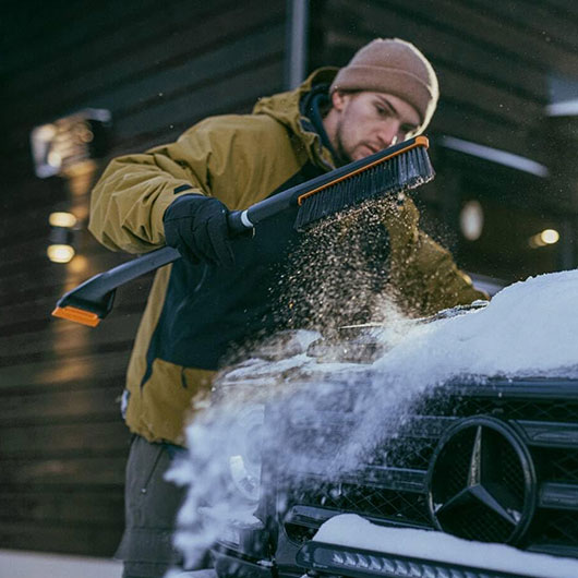 Fiskars Teleskop Auto Schneebrste und Duo Eiskratzer mit harter und weicher Kante Bild 8